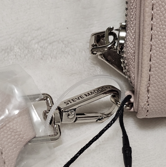 NWT Steve Madden Wallet Wristlet. - Picture 11 of 13